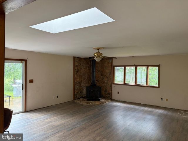 6 HERCULES CT, Sewell, NJ 08080