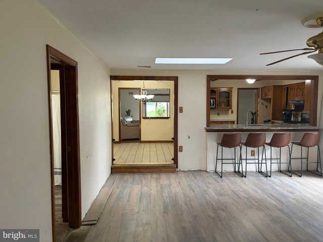 6 HERCULES CT, Sewell, NJ 08080