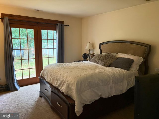 6 HERCULES CT, Sewell, NJ 08080