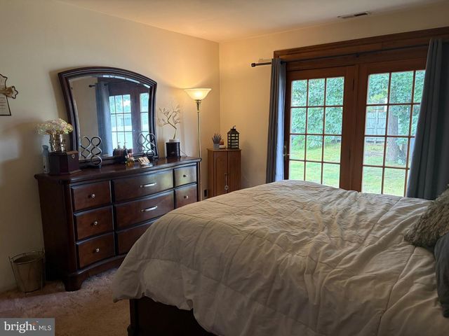 6 HERCULES CT, Sewell, NJ 08080