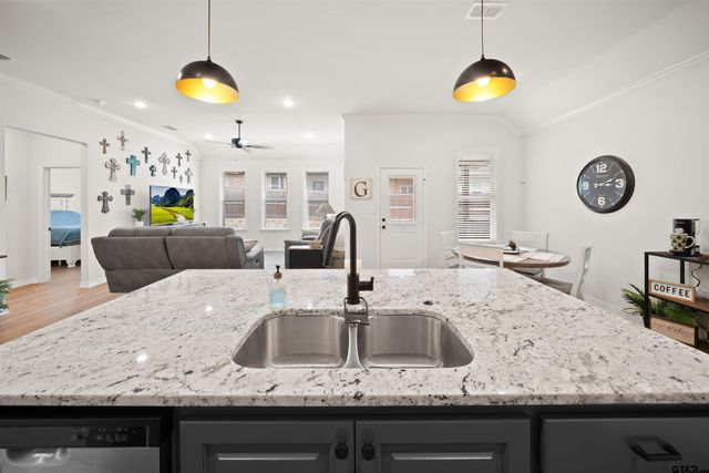 3057 Royal Garden, Tyler, TX 75701