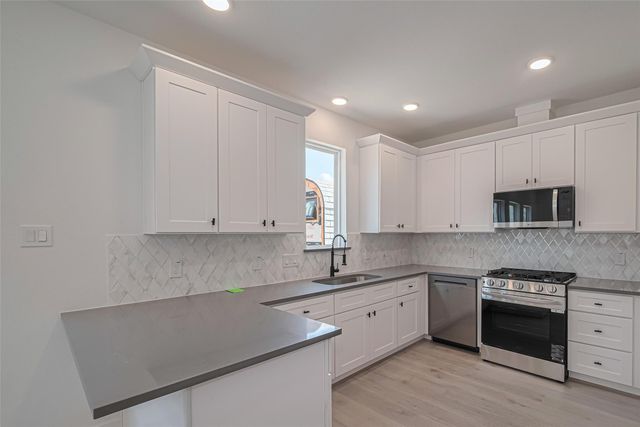 1350 W 24th Street, Houston, TX 77008