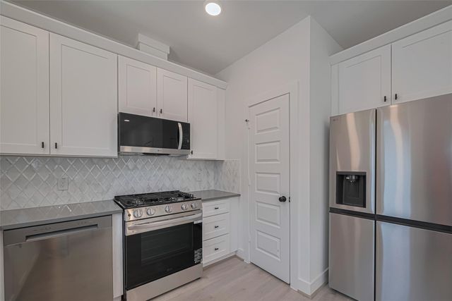 1350 W 24th Street, Houston, TX 77008