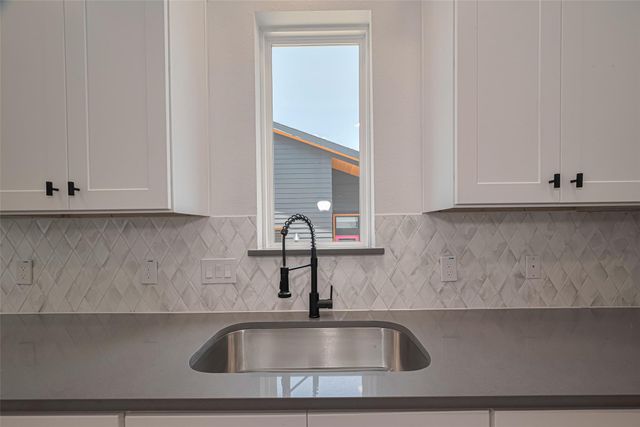 1350 W 24th Street, Houston, TX 77008