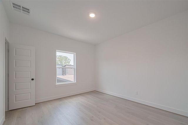 1350 W 24th Street, Houston, TX 77008
