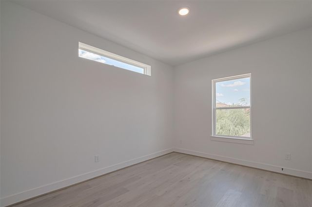 1350 W 24th Street, Houston, TX 77008