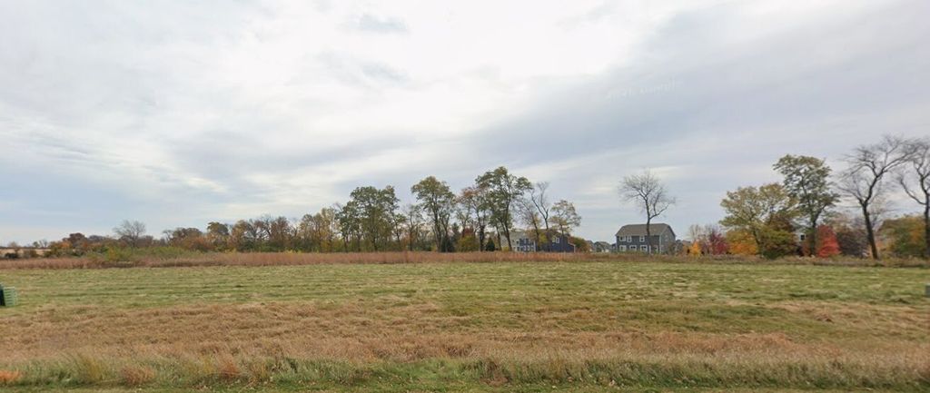 1341 E LONGWOOD Drive E, Woodstock, IL 60098