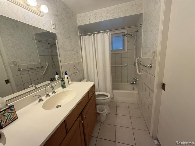 29126 Shirley Avenue, Madison Heights, MI 48071