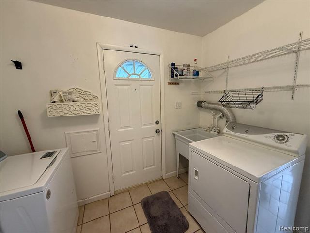 29126 Shirley Avenue, Madison Heights, MI 48071