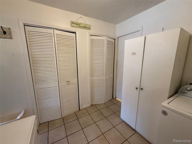 29126 Shirley Avenue, Madison Heights, MI 48071