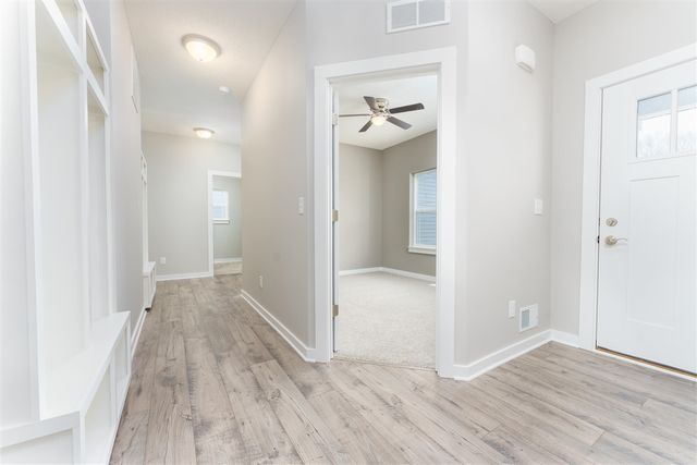 33 Aviara Oaks Parkway, Jackson, MI 49201