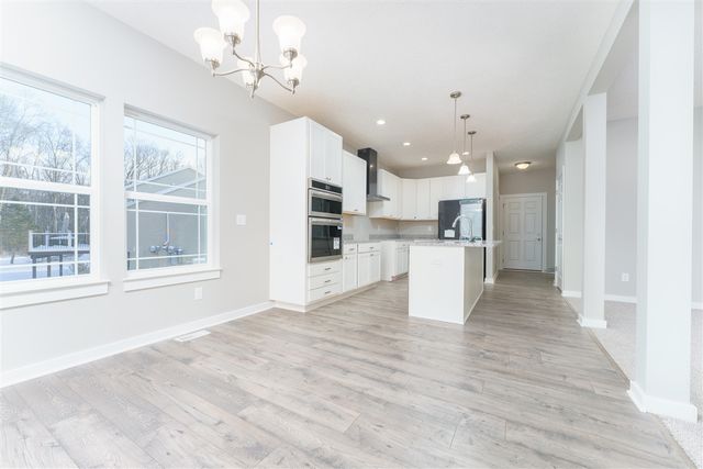 33 Aviara Oaks Parkway, Jackson, MI 49201