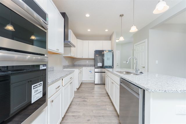 33 Aviara Oaks Parkway, Jackson, MI 49201