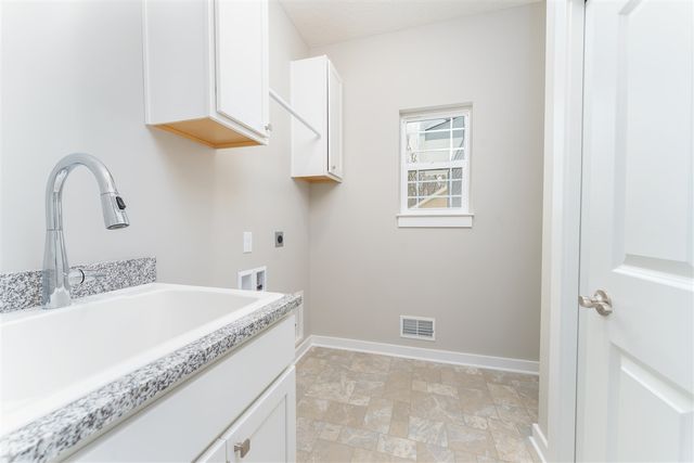 33 Aviara Oaks Parkway, Jackson, MI 49201