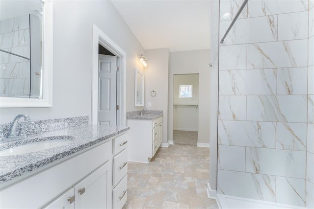 33 Aviara Oaks Parkway, Jackson, MI 49201