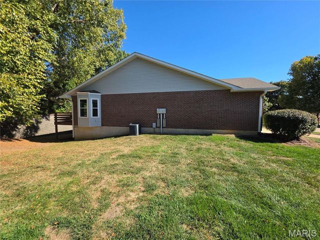 189 Southern Oaks Drive, St Charles, MO 63303