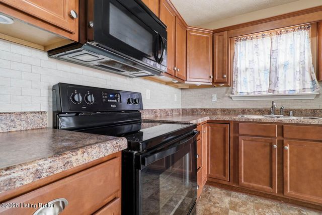 306 Mallard Pointe Blvd, Shepherdsville, KY 40165