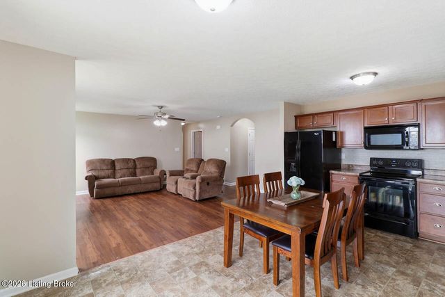 306 Mallard Pointe Blvd, Shepherdsville, KY 40165