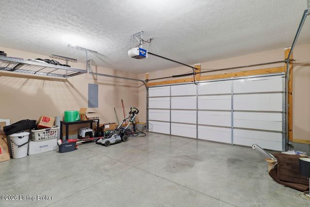 306 Mallard Pointe Blvd, Shepherdsville, KY 40165