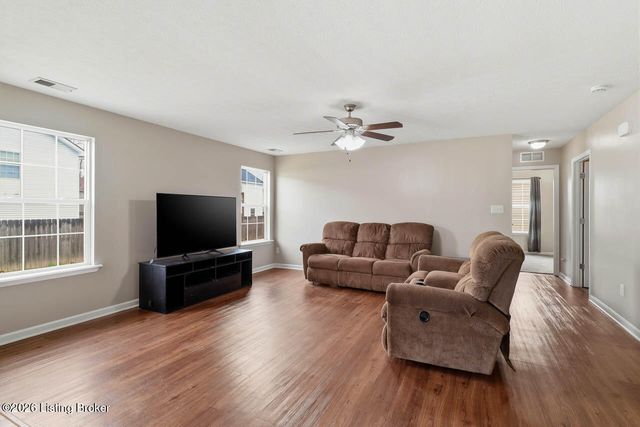 306 Mallard Pointe Blvd, Shepherdsville, KY 40165