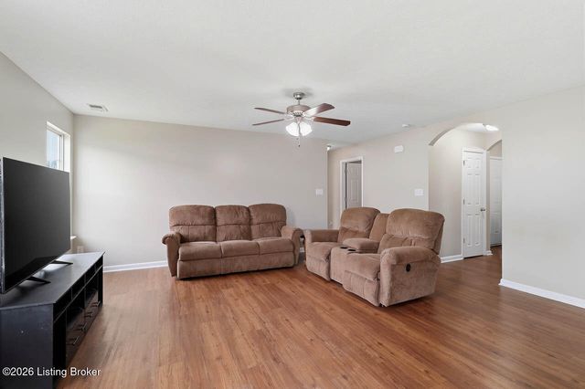 306 Mallard Pointe Blvd, Shepherdsville, KY 40165