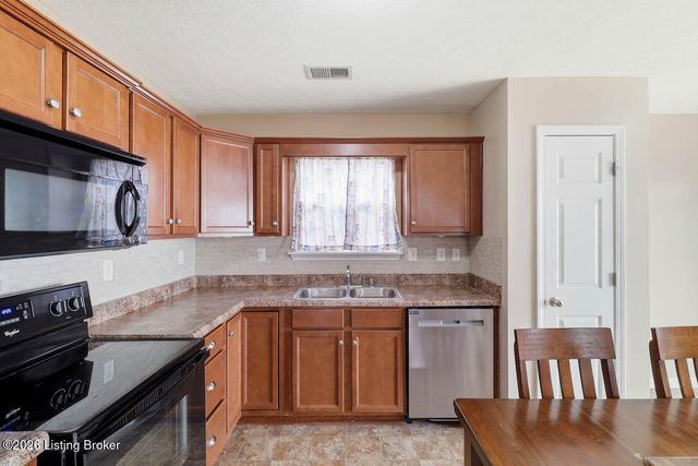 306 Mallard Pointe Blvd, Shepherdsville, KY 40165