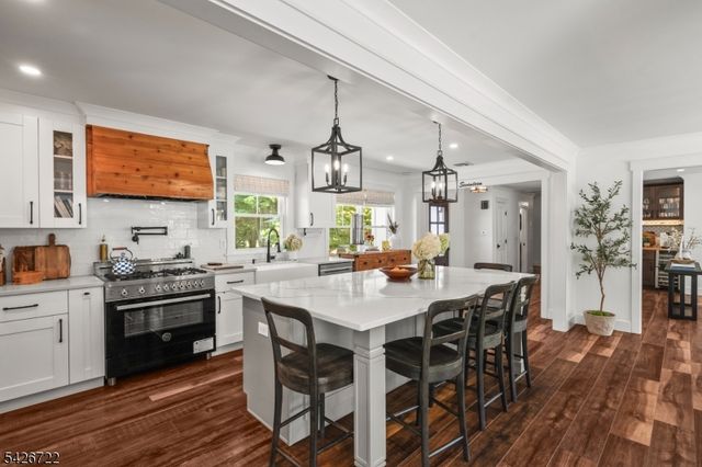 17 Drake Rd, Mendham Boro, NJ 07945