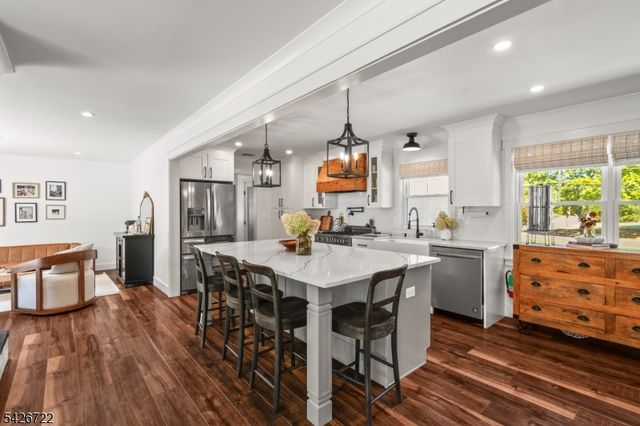 17 Drake Rd, Mendham Boro, NJ 07945