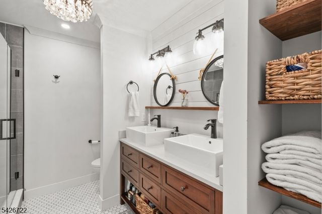 17 Drake Rd, Mendham Boro, NJ 07945