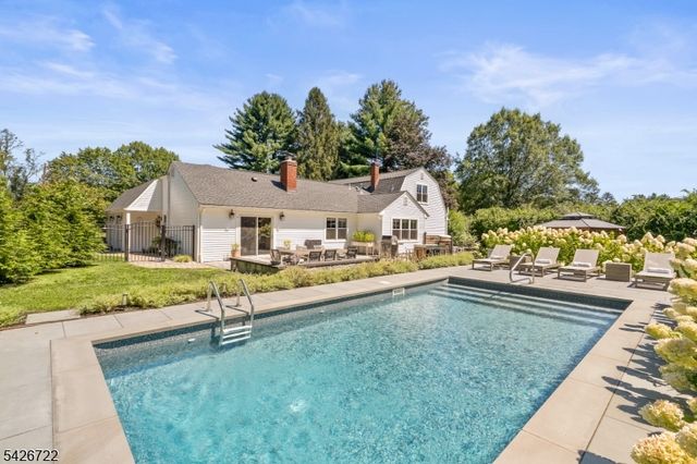 17 Drake Rd, Mendham Boro, NJ 07945