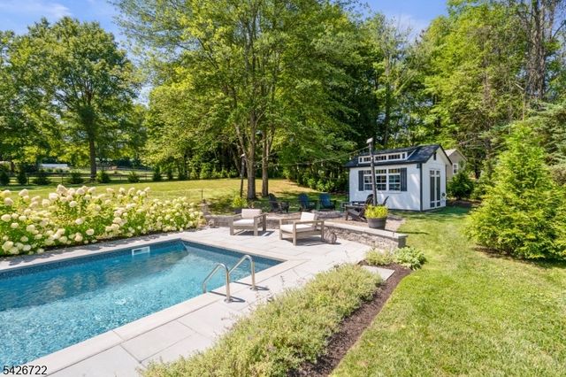 17 Drake Rd, Mendham Boro, NJ 07945