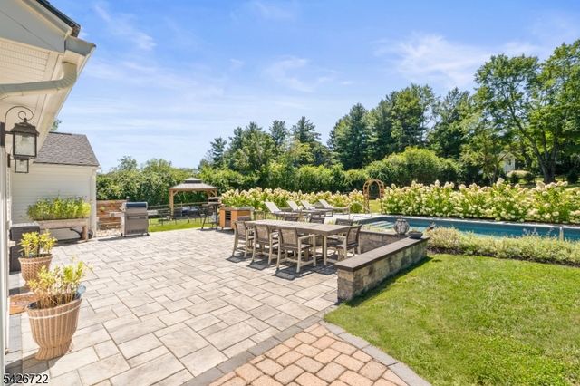 17 Drake Rd, Mendham Boro, NJ 07945