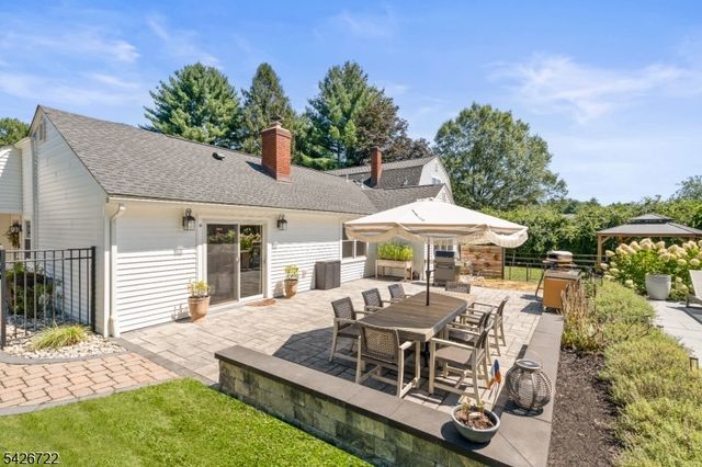 17 Drake Rd, Mendham Boro, NJ 07945