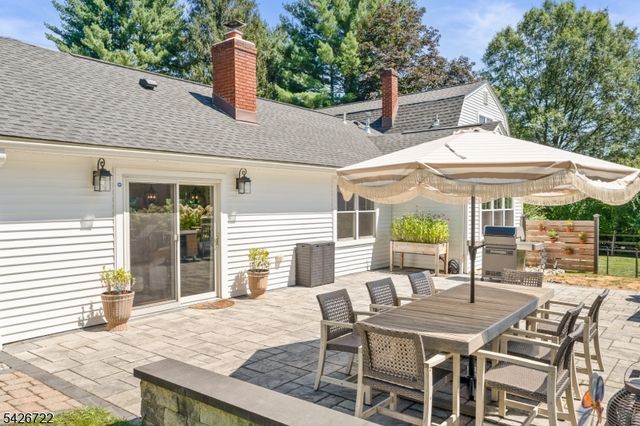 17 Drake Rd, Mendham Boro, NJ 07945