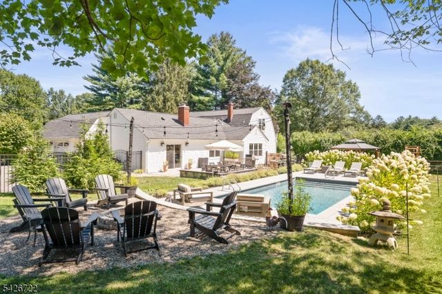 17 Drake Rd, Mendham Boro, NJ 07945