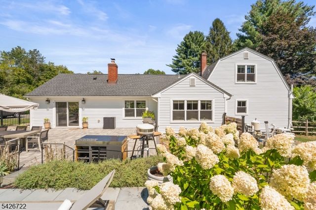 17 Drake Rd, Mendham Boro, NJ 07945