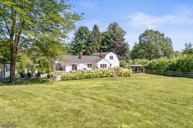 17 Drake Rd, Mendham Boro, NJ 07945