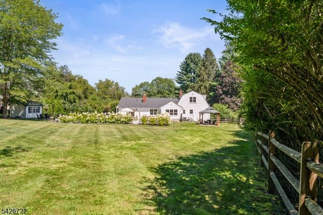 17 Drake Rd, Mendham Boro, NJ 07945