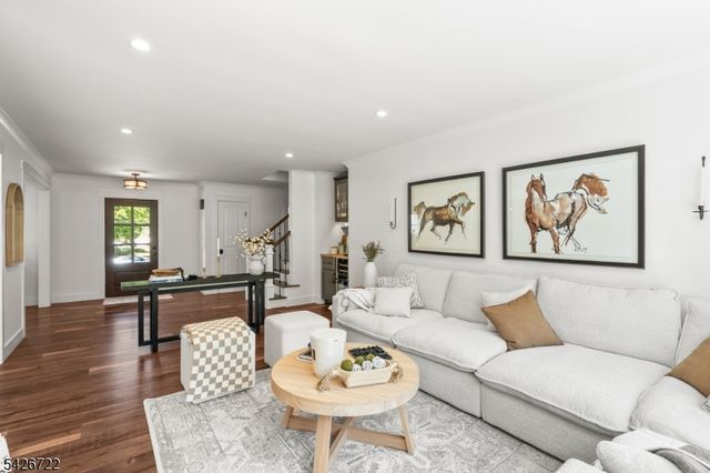 17 Drake Rd, Mendham Boro, NJ 07945