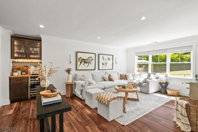 17 Drake Rd, Mendham Boro, NJ 07945