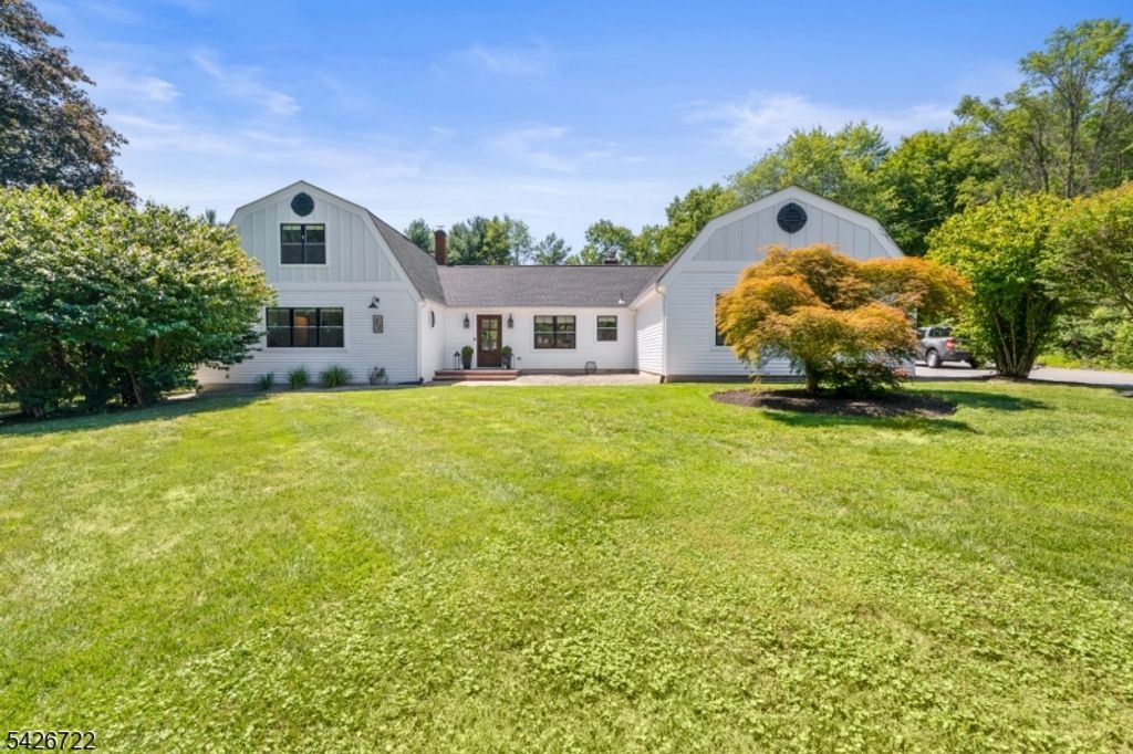 17 Drake Rd, Mendham Boro, NJ 07945