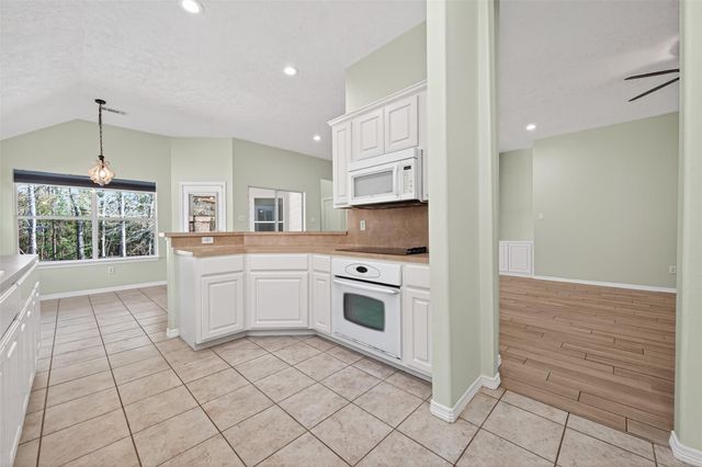 10542 Parkside Drive, Willis, TX 77318