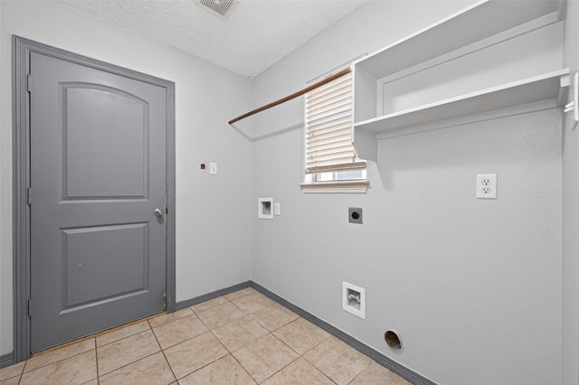 10542 Parkside Drive, Willis, TX 77318