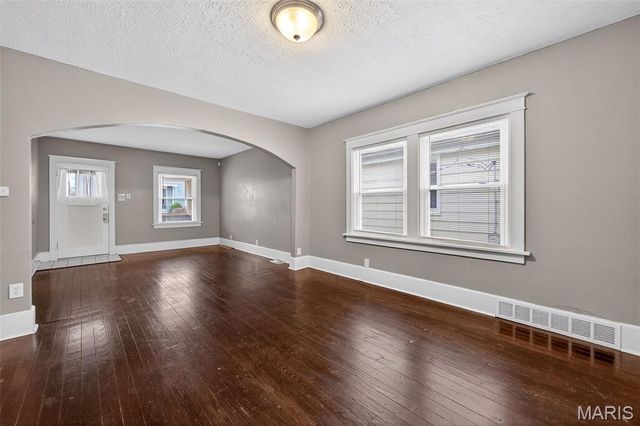 4926 Tiemann Avenue, St Louis, MO 63123