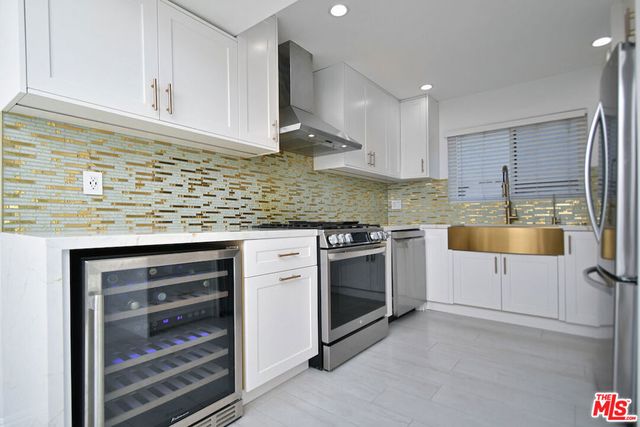 13942 Oxnard Street, Valley Glen, CA 91401