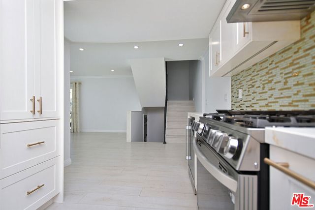 13942 Oxnard Street, Valley Glen, CA 91401