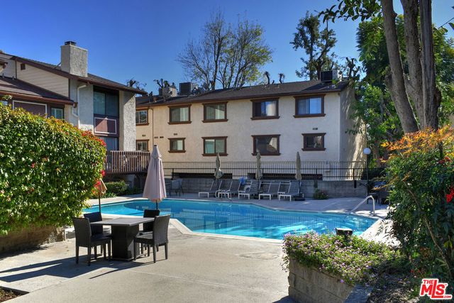 13942 Oxnard Street, Valley Glen, CA 91401