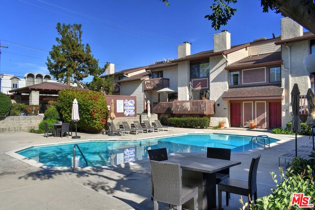 13942 Oxnard Street, Valley Glen, CA 91401