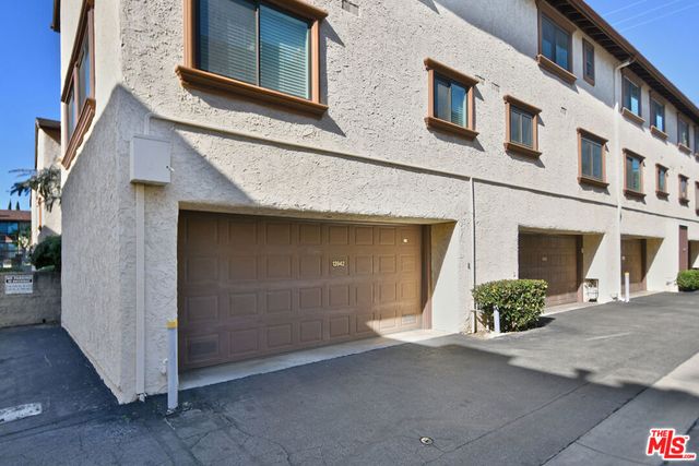 13942 Oxnard Street, Valley Glen, CA 91401