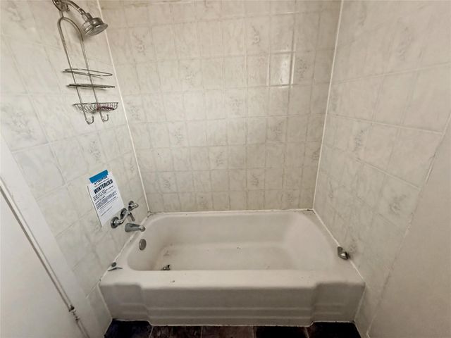 613 Center Way Street, Lake Jackson, TX 77566